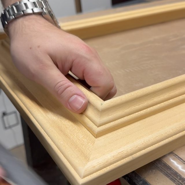 This came together nicely, a double display frame, for a signed cricket bat 🏏. The finish a brown mahogany stain with a painted black wash. Displayed with art glass for extra protection. Let us know what you think. 

#frame #bespokeframers #london #coventgarden #nottinghill