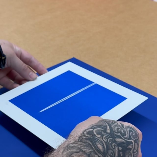 This is a process video of a hand painted tulip frame all painted one colour to match the beautiful screen print called “Avian” by Bench Allen @benchallen based at the gallery/studio @jealous_london
Raised floated, and displayed with AR70 art glass.
Let us know what you think.